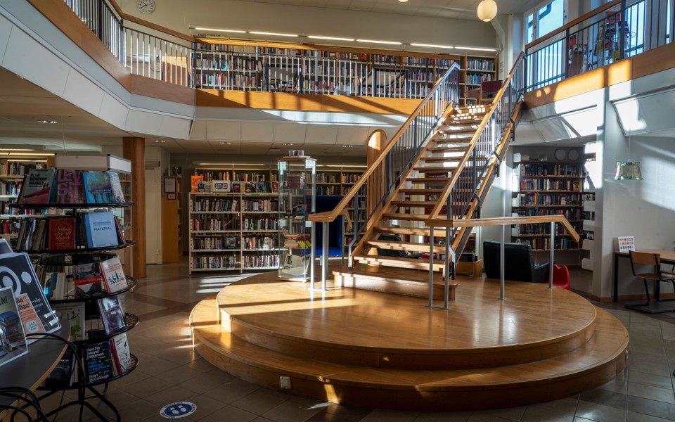 Trappan i biblioteket på Thorildplans gymnasium